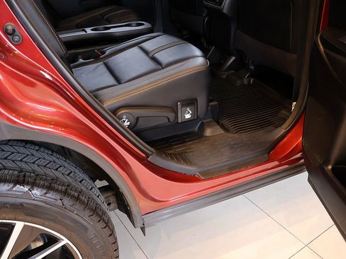 Used 2018 Toyota Highlander SE w/ Protection Package #3 image 42