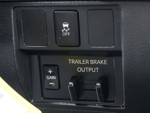 Used 2018 Toyota Tundra SR5 w/ TRD Off Road Package image 28