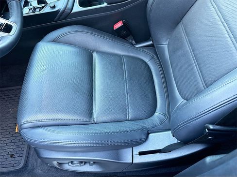 Used 2023 Jaguar E-PACE SE image 21