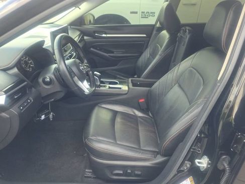 Used 2025 Nissan Altima 2.5 SR w/ SR Premium Package FWD image 3