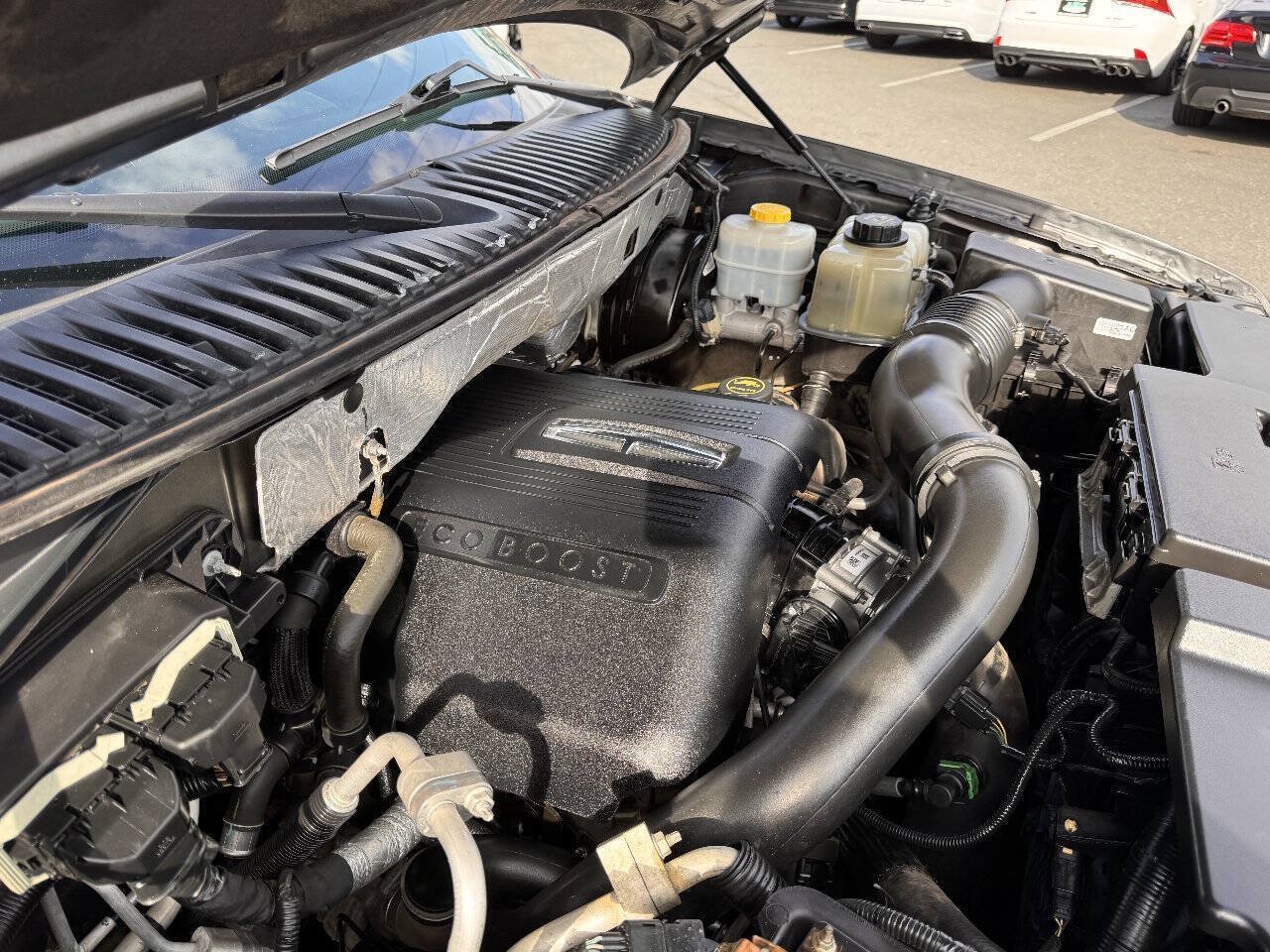 Used 2017 Lincoln Navigator Select RWD image 14