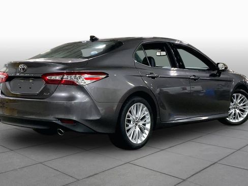 Used 2019 Toyota Camry XLE FWD image 13