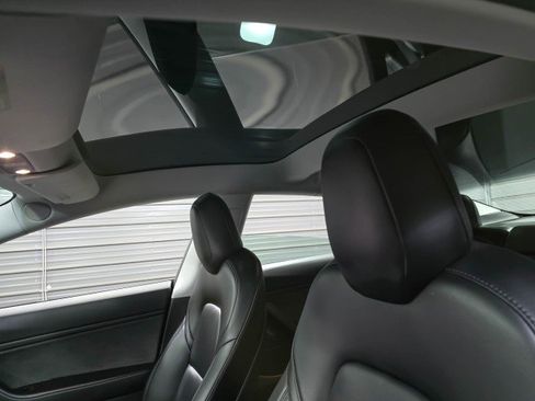 Used 2019 Tesla Model 3 Standard Range Plus image 17