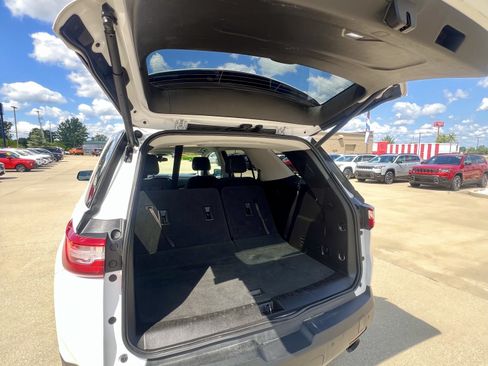 Used 2019 Chevrolet Traverse LT FWD image 19