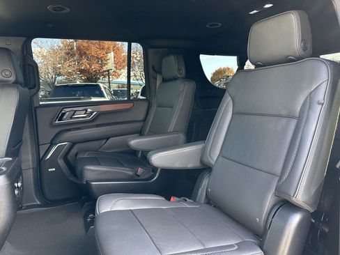 Used 2025 GMC Yukon XL Denali image 24