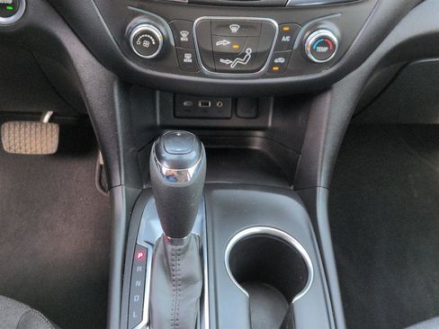 Used 2021 Chevrolet Equinox LT FWD image 25