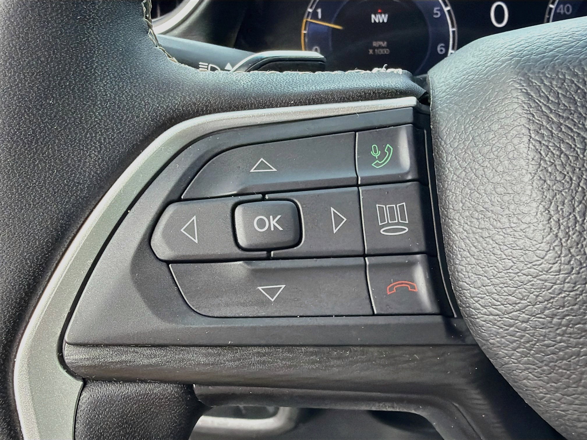 Used 2024 Jeep Grand Cherokee L Laredo AWD/4WD image 36