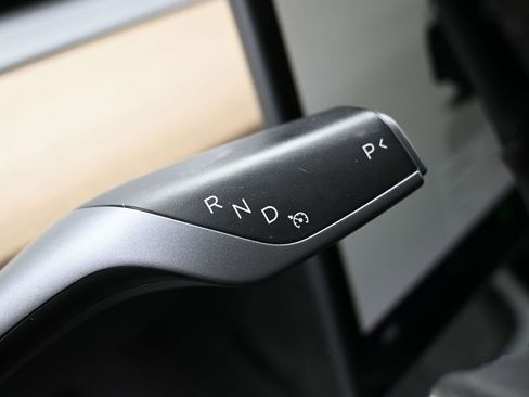 Used 2022 Tesla Model Y Long Range image 19