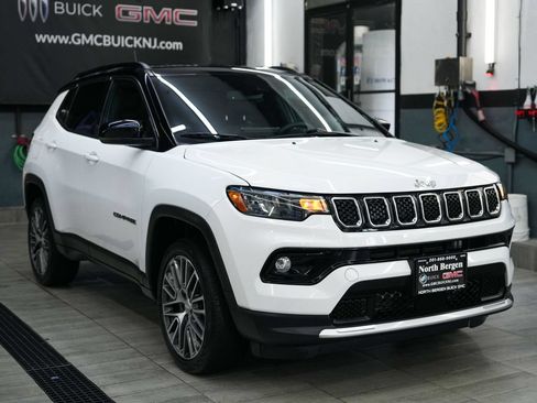 Used 2023 Jeep Compass Limited w/ Elite Group AWD/4WD image 3