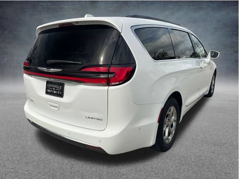 Used 2022 Chrysler Pacifica Limited FWD image 8