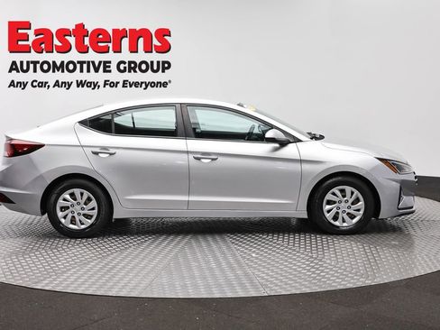 Used 2019 Hyundai Elantra SE w/ Cargo Package FWD image 4