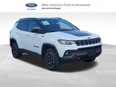 Used 2025 Jeep Compass Trailhawk AWD/4WD image 1