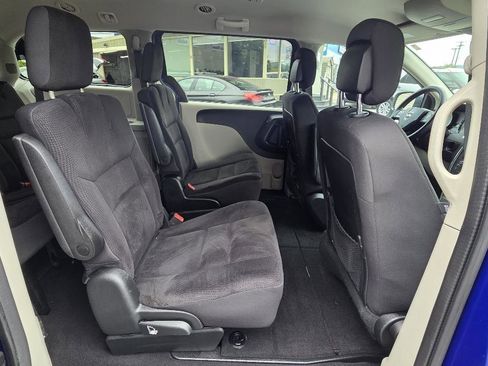Used 2018 Dodge Grand Caravan SE w/ UConnect Hands-Free Group FWD image 14