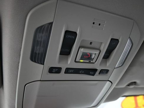 Used 2021 Toyota Highlander Limited image 42