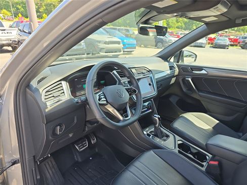 Used 2022 Volkswagen Tiguan SE R-Line FWD image 22