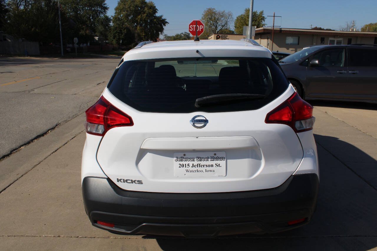 Used 2019 Nissan Kicks S FWD image 4