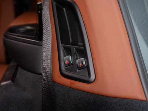 Used 2023 BMW X7 M60i image 34