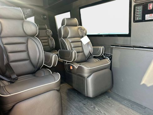 Used 2025 Mercedes-Benz Sprinter 3500 image 13