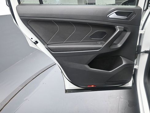 Used 2022 Volkswagen Tiguan SE image 23