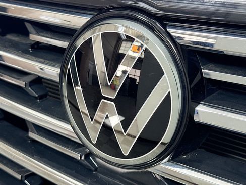 Used 2025 Volkswagen Atlas SEL image 32