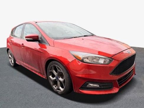 Used 2018 Ford Focus ST image 2