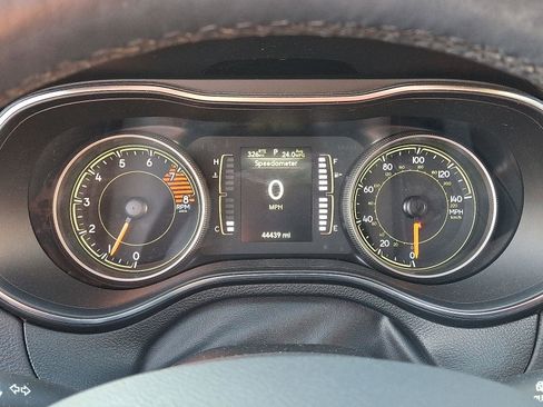 Used 2019 Jeep Cherokee Latitude w/ Cold Weather Group image 21