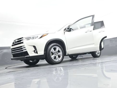 Used 2019 Toyota Highlander Limited FWD image 44