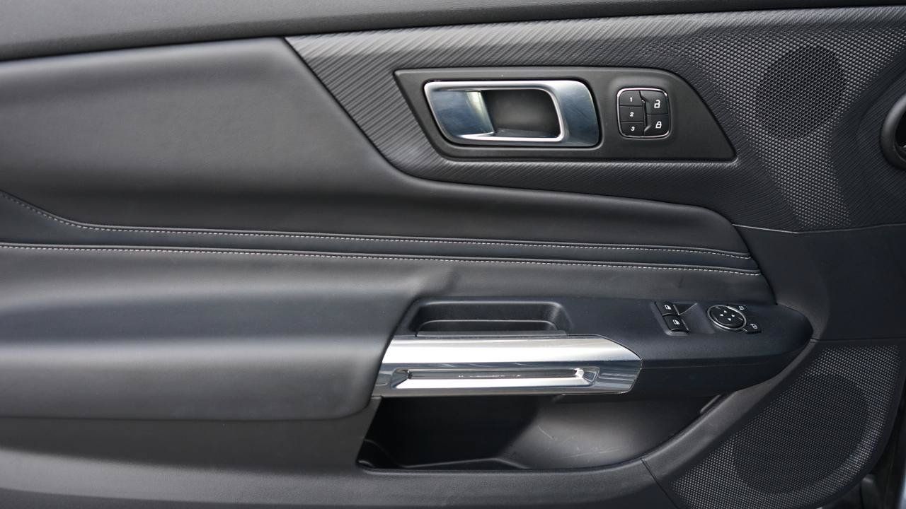 Used 2025 Ford Mustang GT Premium RWD image 9