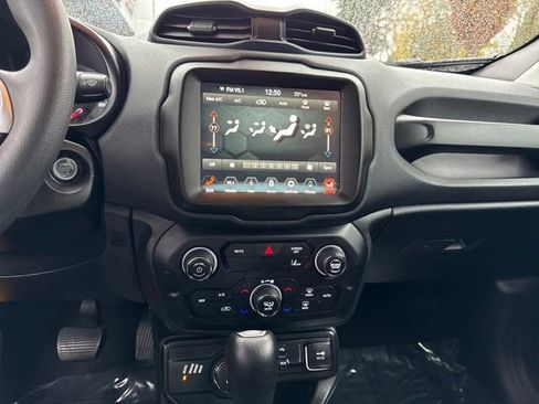 Used 2023 Jeep Renegade Latitude image 22