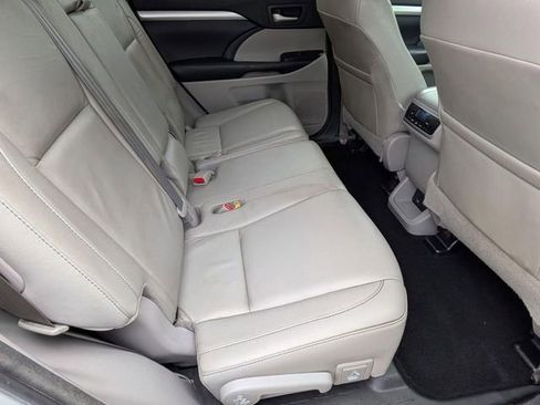 Used 2018 Toyota Highlander XLE AWD/4WD image 31