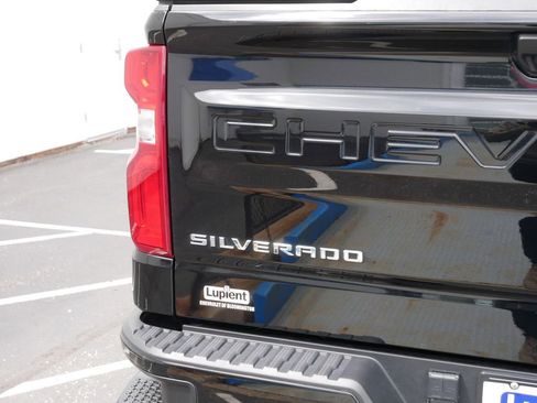 Used 2024 Chevrolet Silverado 1500 LT Trail Boss w/ LT Trail Boss Premium Package AWD/4WD image 7