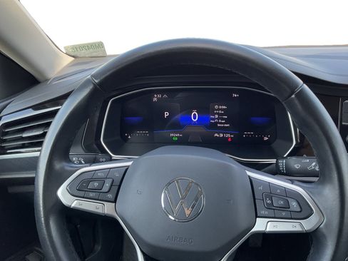 Used 2024 Volkswagen Jetta SE FWD image 12