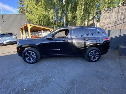 Used 2024 Jeep Grand Cherokee Limited 4xe AWD/4WD image 3