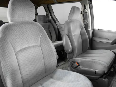 Used 2006 Chrysler Town & Country LX image 28