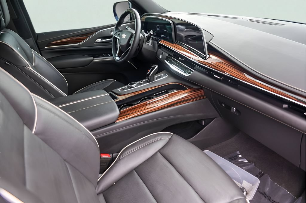 Used 2024 Cadillac Escalade Premium Luxury AWD/4WD image 35