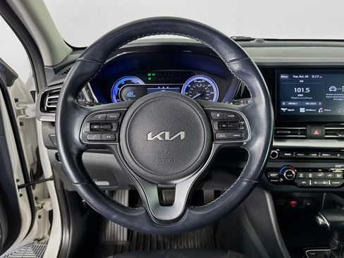 Certified 2022 Kia Niro LXS image 12