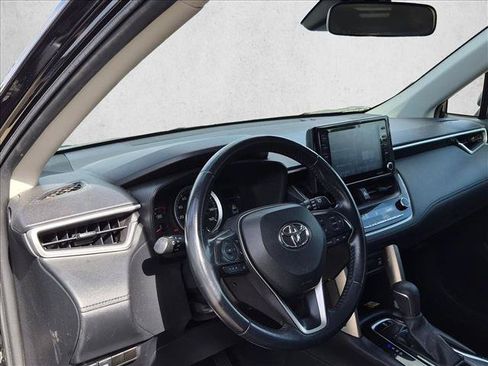 Used 2022 Toyota Corolla Cross LE FWD image 5