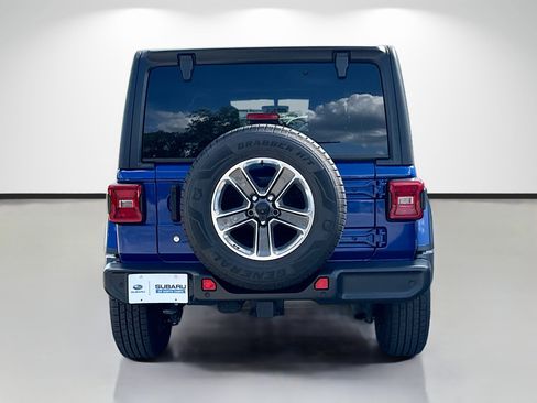 Used 2018 Jeep Wrangler Unlimited Sahara AWD/4WD image 4