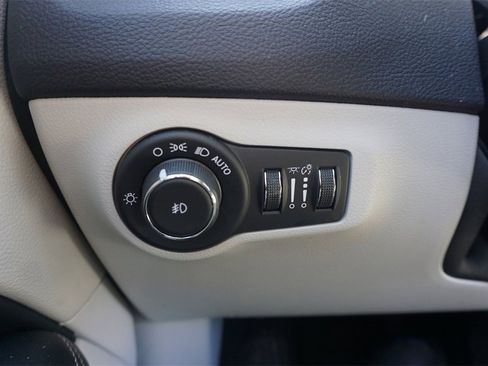 Used 2017 Jeep Compass Latitude w/ Popular Equipment Group image 4