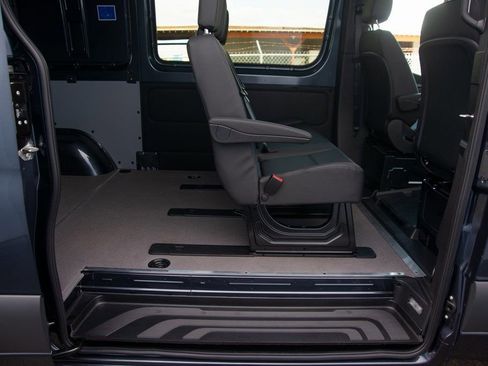 Used 2025 Mercedes-Benz Sprinter 2500 image 33