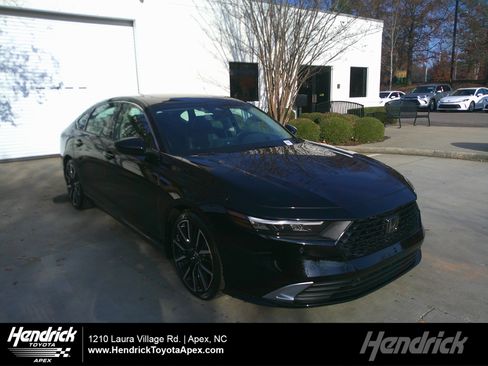 Used 2023 Honda Accord Touring image 1