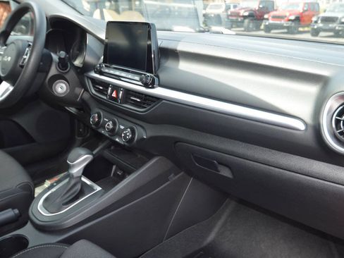 Used 2023 Kia Forte LXS w/ LXS Technology Package image 11