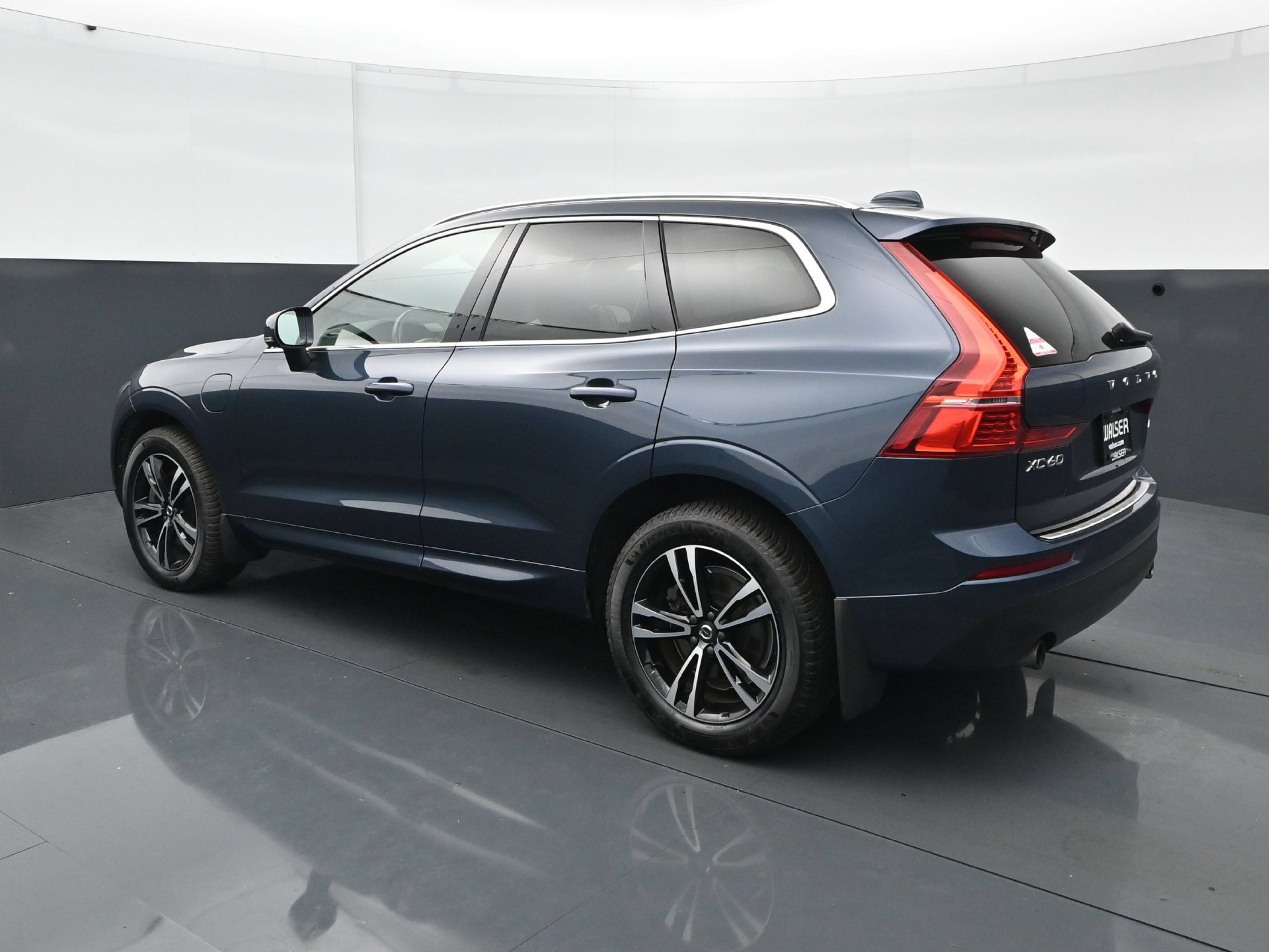 Used 2018 Volvo XC60 T8 Momentum AWD/4WD image 4