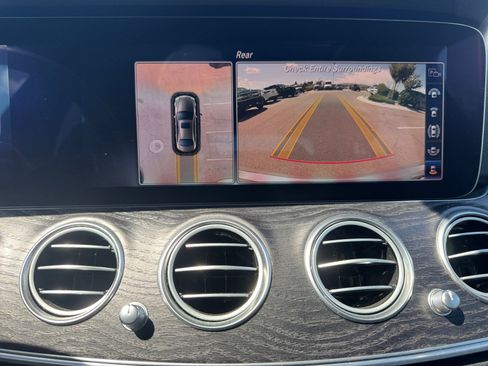 Used 2019 Mercedes-Benz E 300 4MATIC image 25