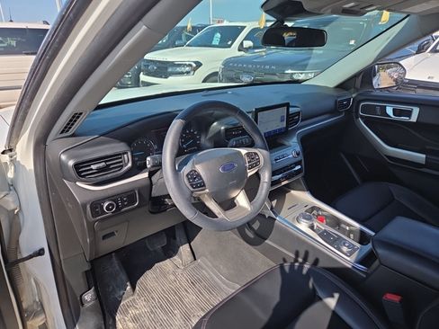Used 2023 Ford Explorer XLT w/ Equipment Group 202A AWD/4WD image 9