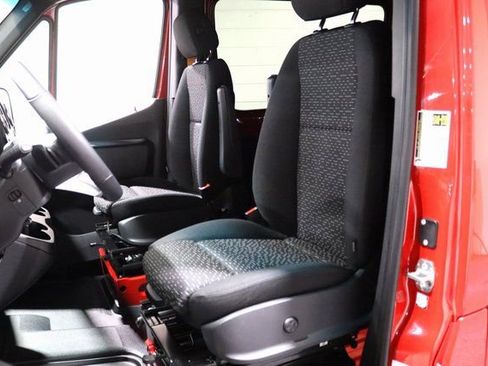 Used 2025 Mercedes-Benz Sprinter 2500 image 15