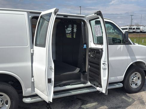 Used 2024 Chevrolet Express 2500 w/ Driver Convenience Package RWD image 27