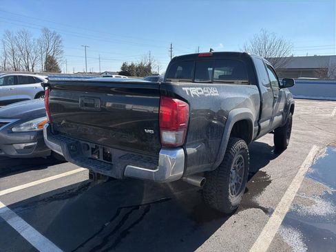 Used 2016 Toyota Tacoma SR5 image 3