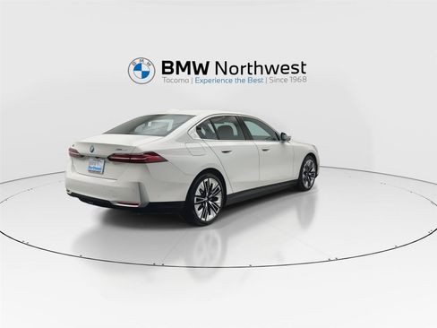 New 2026 BMW i5 eDrive40 AWD/4WD image 3