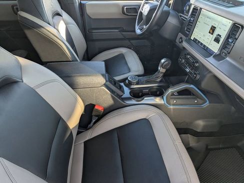 Used 2024 Ford Bronco Wildtrak image 11
